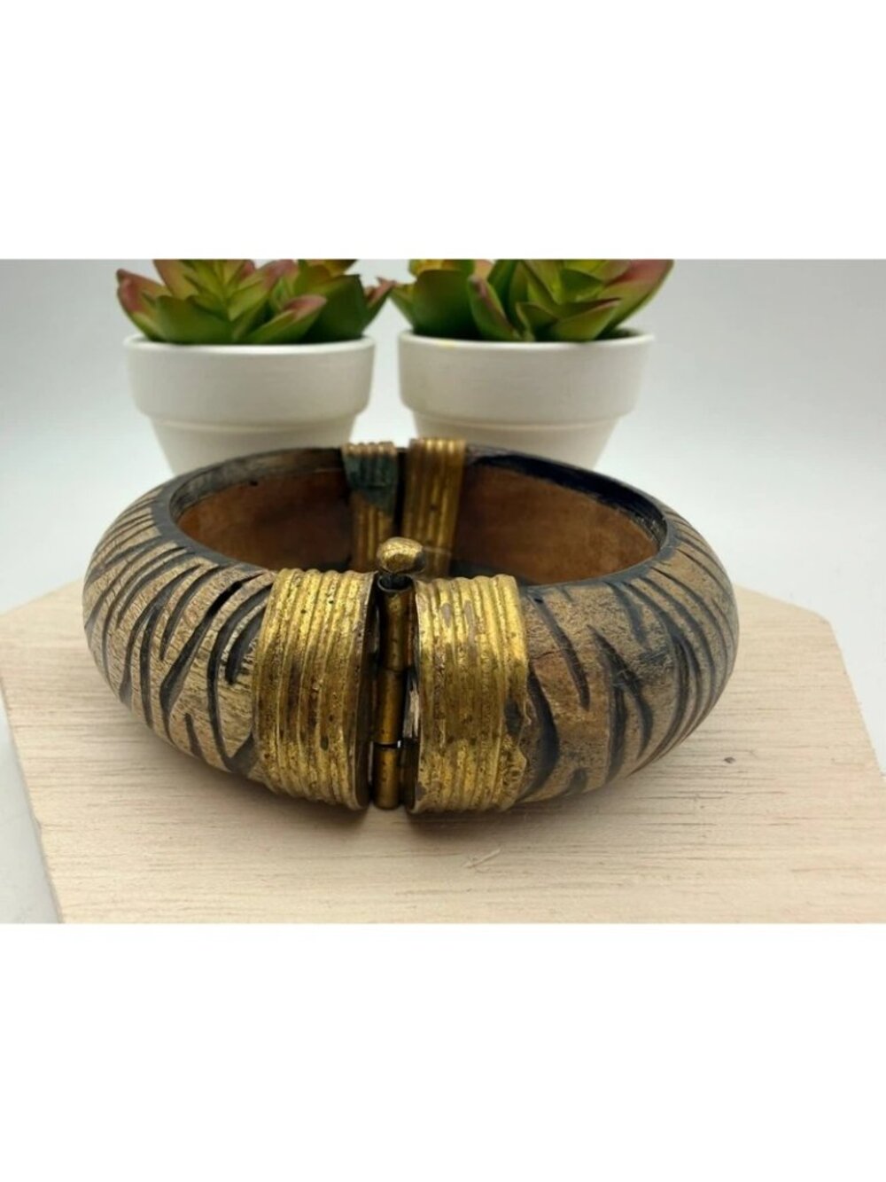 Vintage Chunky Carved Wood Hinged Bangle Bracelet Brass Tone Tribal Boho - Picture 2 of 8